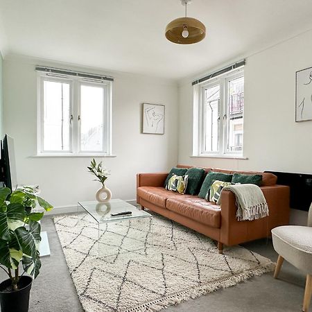 Luxury 2 Bedroom City Centre Apartment - Secure Parking - Amazing Location! Кентербері Екстер'єр фото