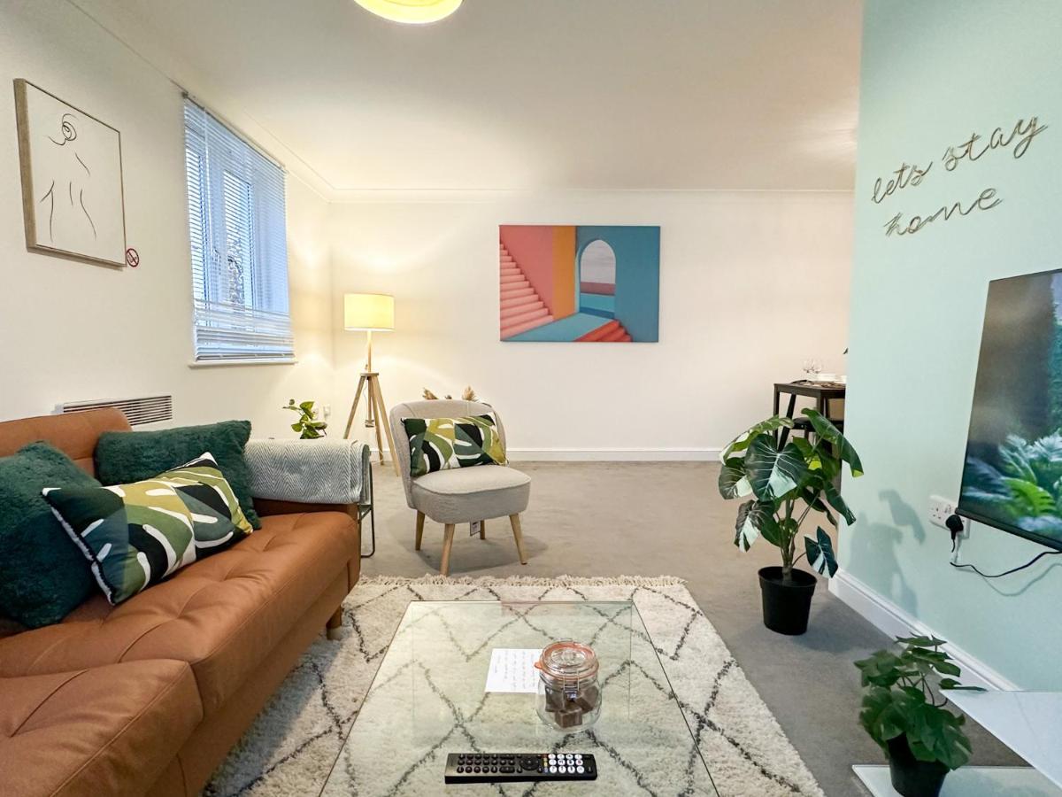 Luxury 2 Bedroom City Centre Apartment - Secure Parking - Amazing Location! Кентербері Екстер'єр фото