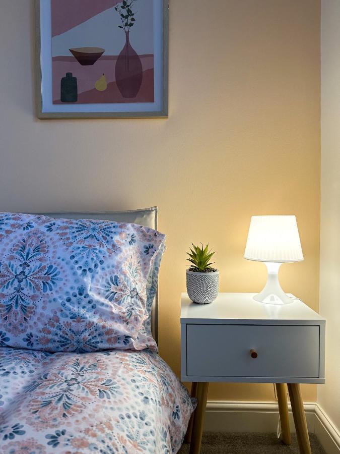 Luxury 2 Bedroom City Centre Apartment - Secure Parking - Amazing Location! Кентербері Екстер'єр фото