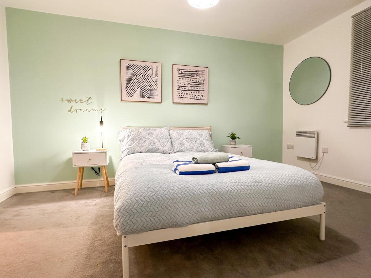 Luxury 2 Bedroom City Centre Apartment - Secure Parking - Amazing Location! Кентербері Екстер'єр фото
