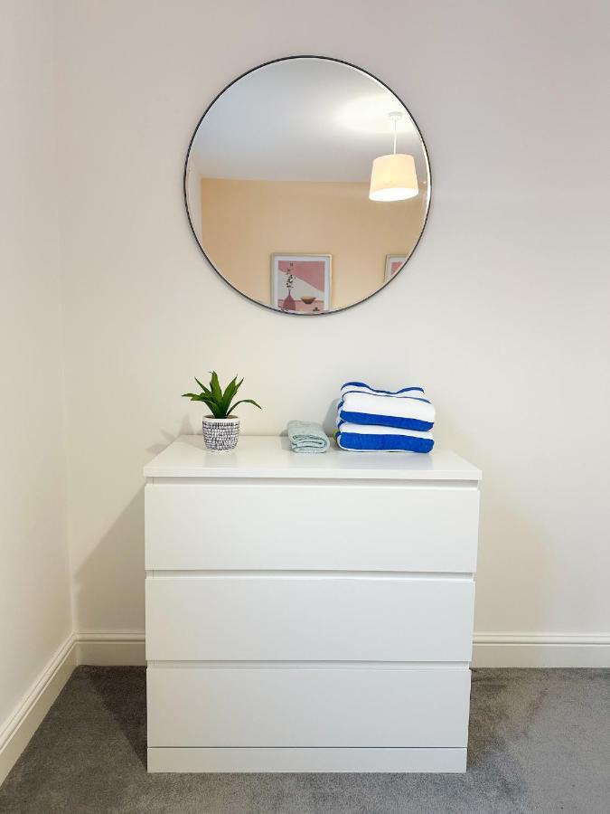Luxury 2 Bedroom City Centre Apartment - Secure Parking - Amazing Location! Кентербері Екстер'єр фото