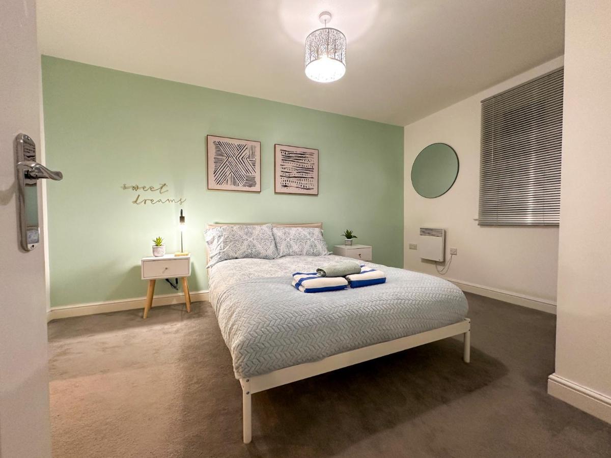 Luxury 2 Bedroom City Centre Apartment - Secure Parking - Amazing Location! Кентербері Екстер'єр фото