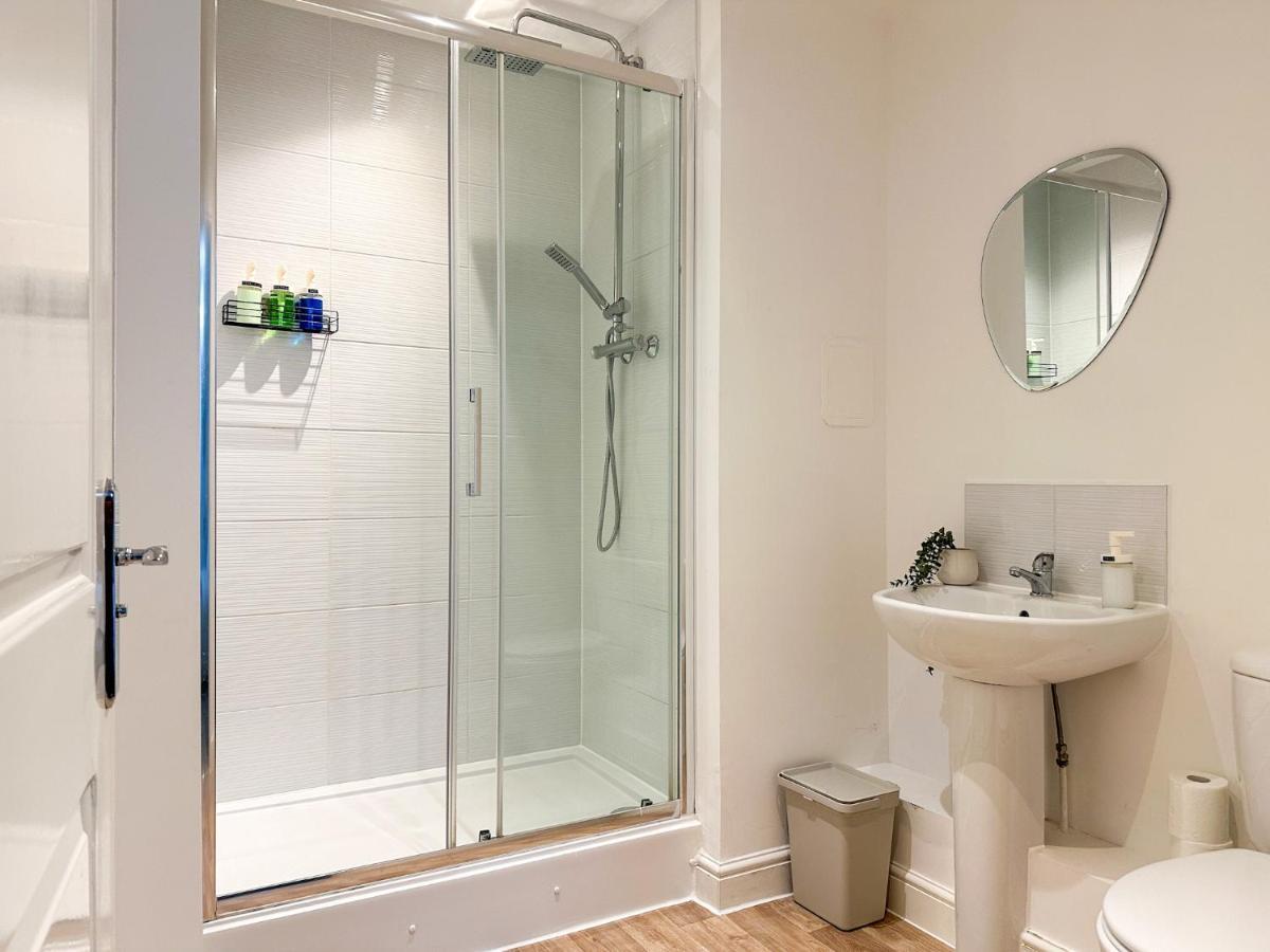 Luxury 2 Bedroom City Centre Apartment - Secure Parking - Amazing Location! Кентербері Екстер'єр фото