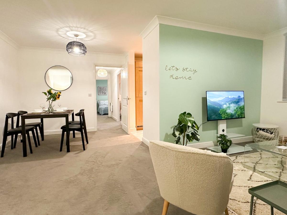Luxury 2 Bedroom City Centre Apartment - Secure Parking - Amazing Location! Кентербері Екстер'єр фото