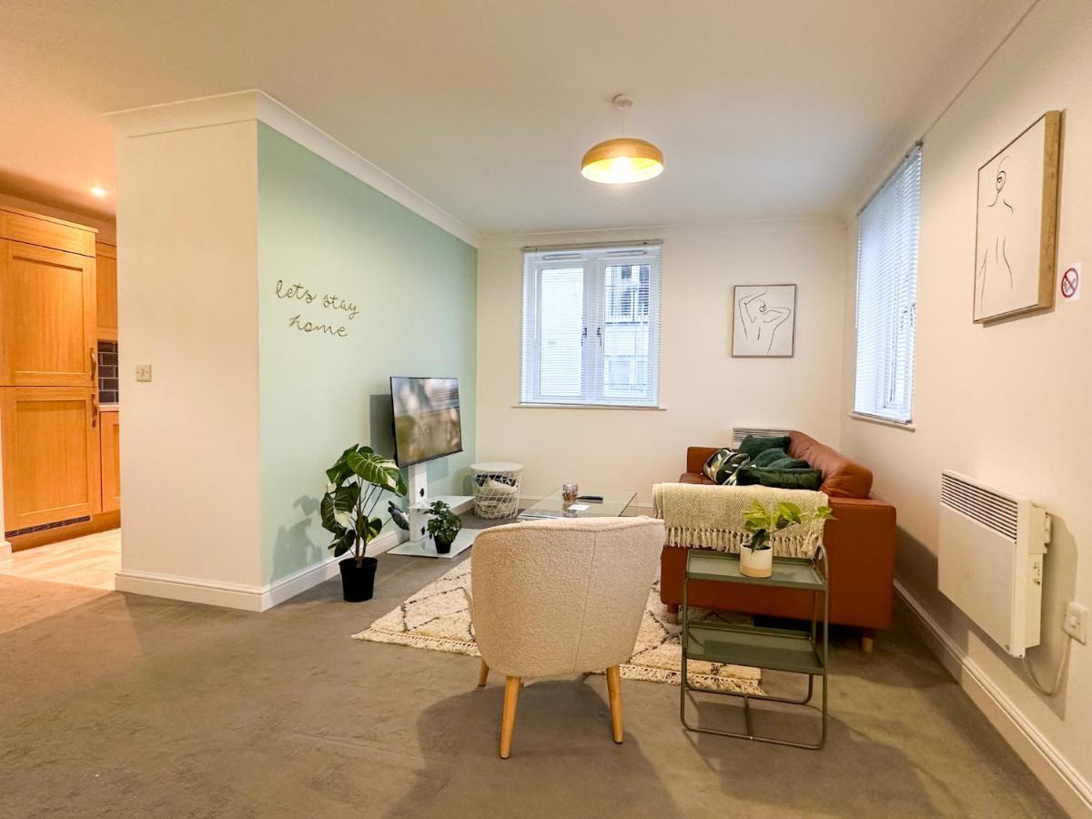 Luxury 2 Bedroom City Centre Apartment - Secure Parking - Amazing Location! Кентербері Екстер'єр фото