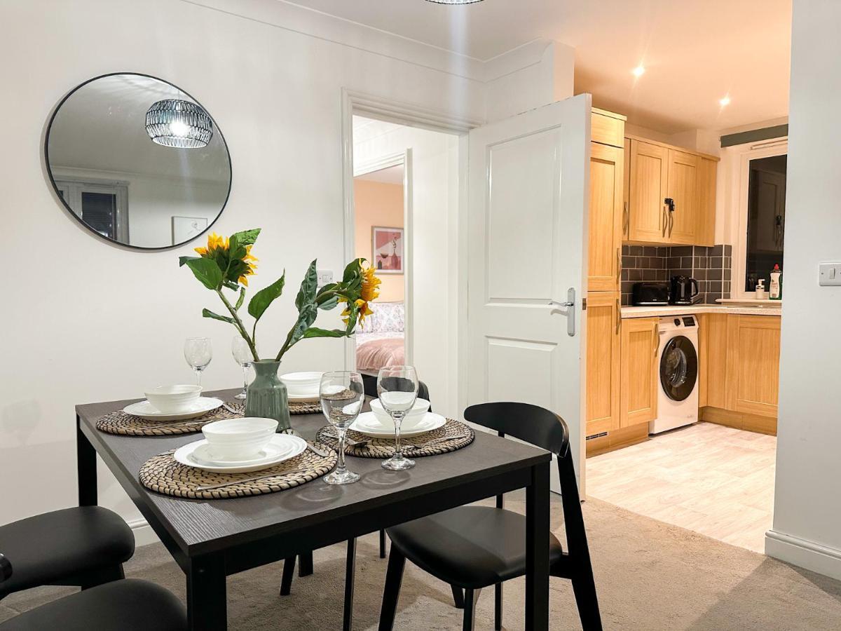 Luxury 2 Bedroom City Centre Apartment - Secure Parking - Amazing Location! Кентербері Екстер'єр фото