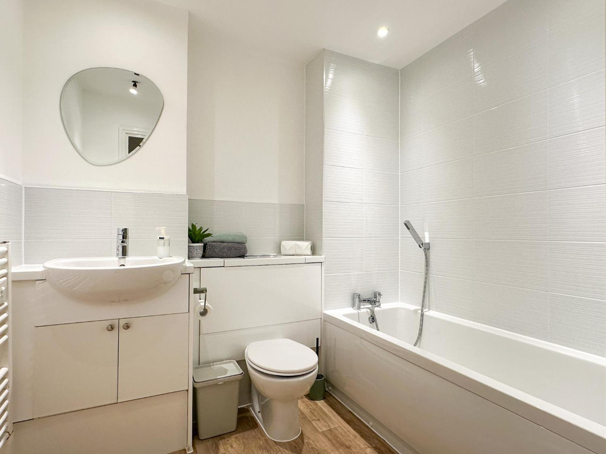 Luxury 2 Bedroom City Centre Apartment - Secure Parking - Amazing Location! Кентербері Екстер'єр фото