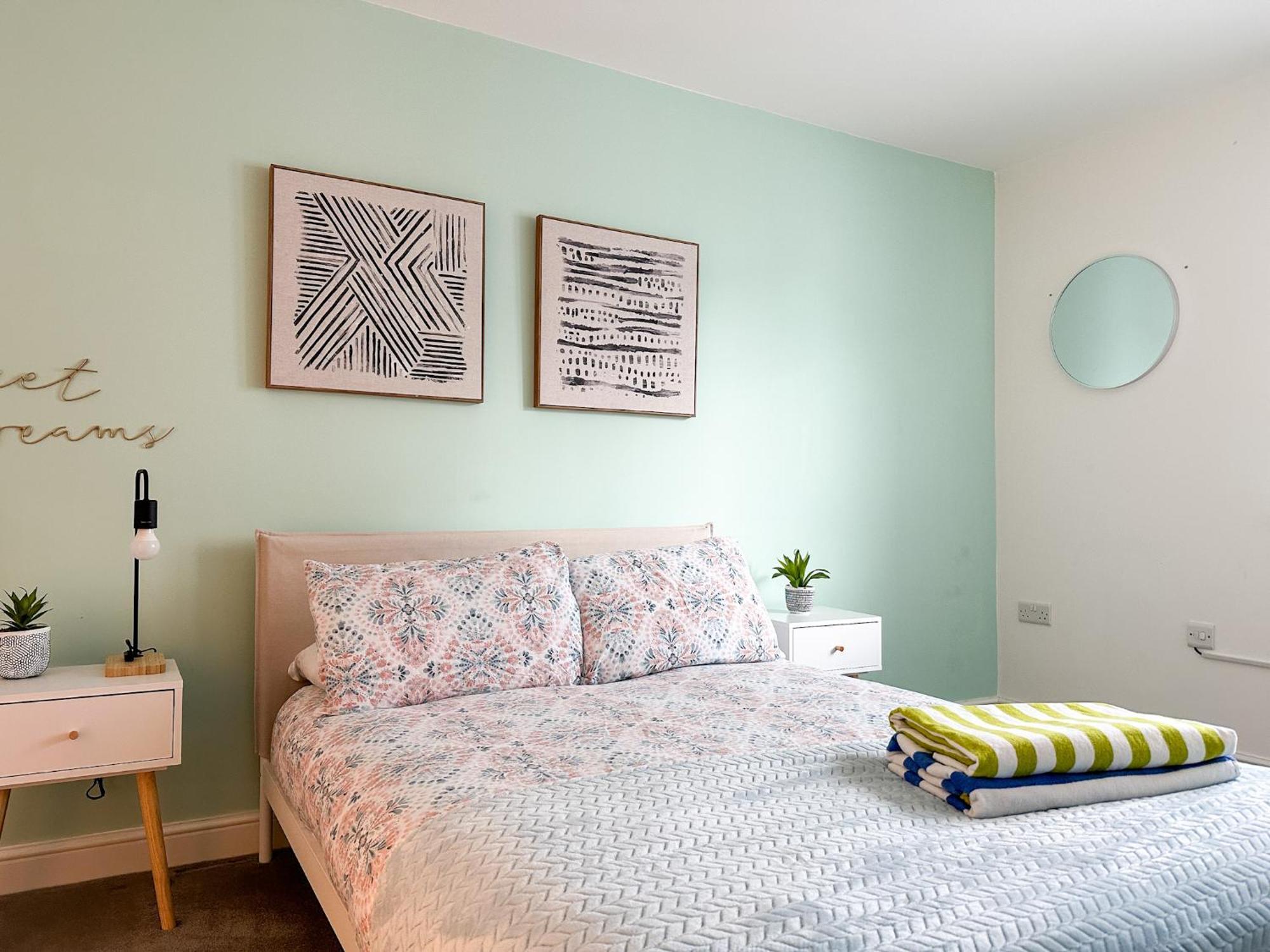 Luxury 2 Bedroom City Centre Apartment - Secure Parking - Amazing Location! Кентербері Екстер'єр фото